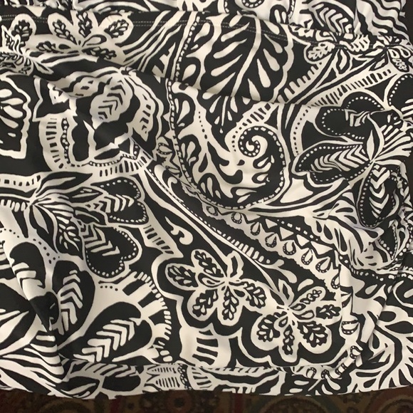 Chaps size 18w swim top. Flattering - Picture 2 of 5